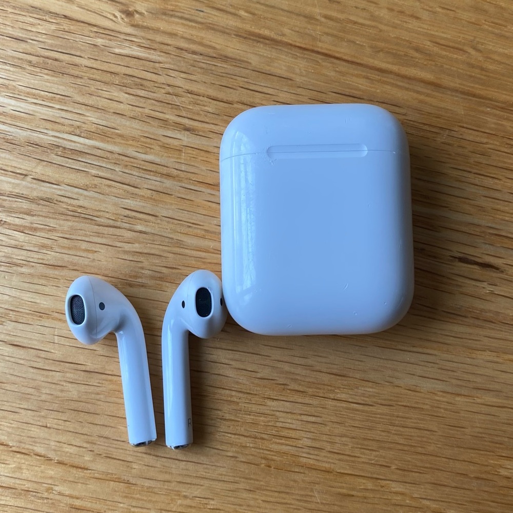 Apple AirPods (1st Generation)